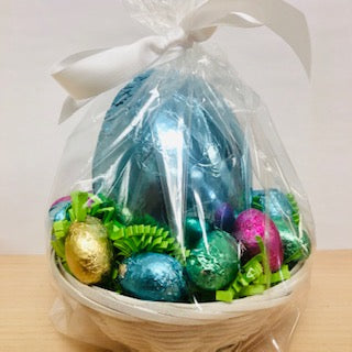 Medium Surprise Egg in a Basket with Foiled Eggs